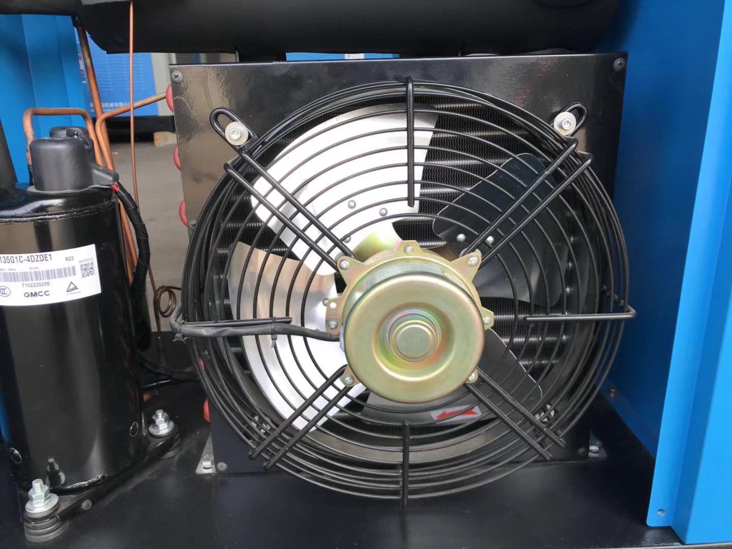 額定電壓在士5%范圍以內(nèi)